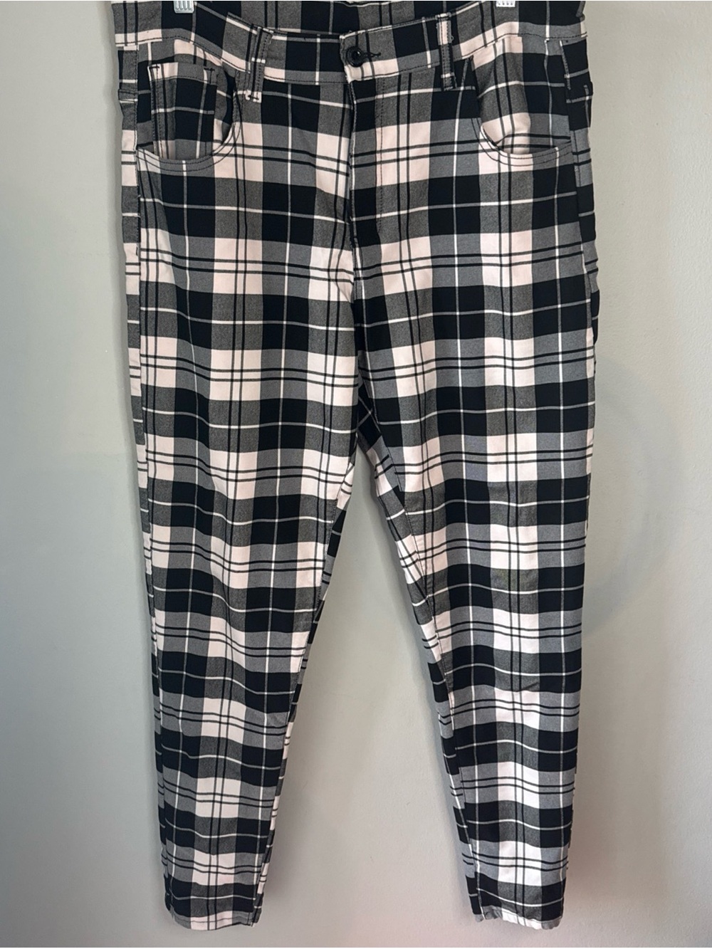 Men’s Plaided Fun Loud Outing Pants.